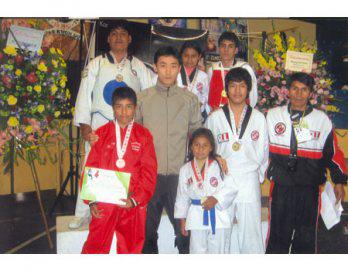 Taekwondistas destacan