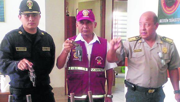 Empleado textil cumple con entrega voluntaria de armas