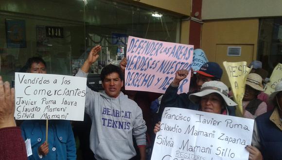 Vecinos de Santa María protestaron en la Municipalidad de San Román