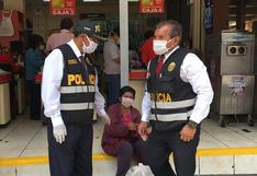 ​Policías compran productos para mujer que lloró por no recibir bono de 380 soles
