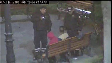Arequipa: pareja de enamorados sostuvieron relaciones en la Plaza de Armas (VIDEO)