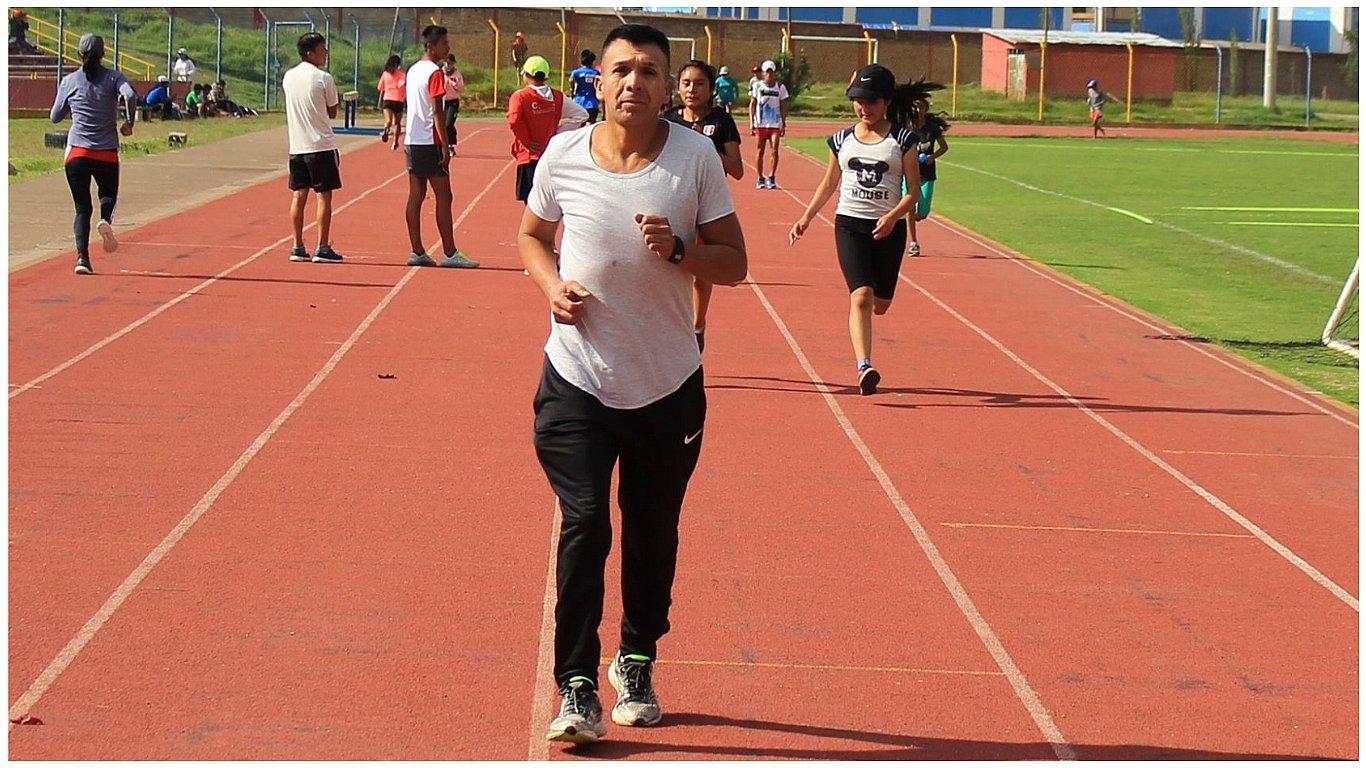 Castillo, caballero de fondo