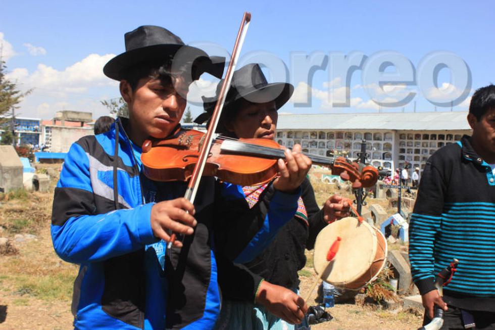 Exhuman restos de mujer  a ritmo de santiago (VIDEO)