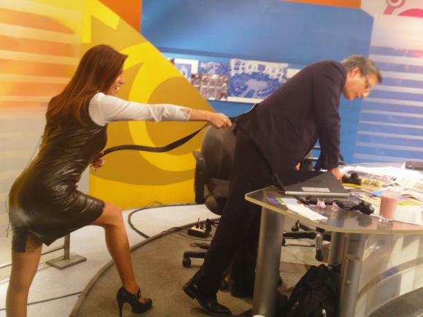 Federico Salazar se burla en vivo de Verónica Linares por su edad (VIDEO)