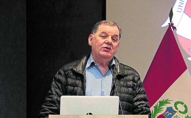 León Trahtemberg: "Pruebas PISA no reflejan la realidad"