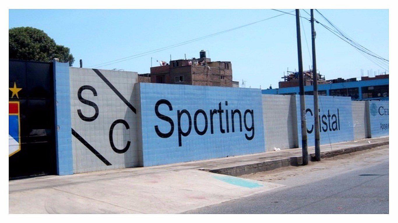 Encuentran pintas sobre Movadef en frontis del estadio de Sporting Cristal