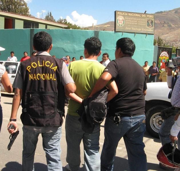 Banda cae tras 'cogotear' y asaltar turista en Cusco