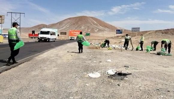 ​Youtuber participa en campaña de limpieza en Arequipa junto a policías (VIDEO)