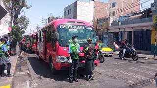 Adolescentes Scout dirigen el tránsito en Arequipa