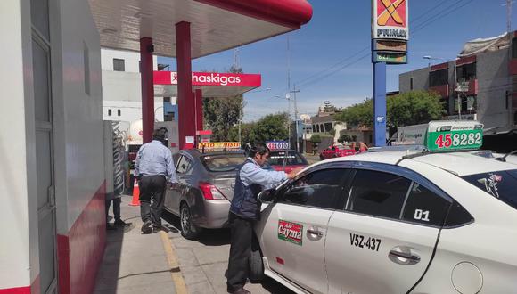 El 40 %  de las estaciones de servicio anunciaron que el Gas Licuado de Petróleo está agotado porque los camiones cisternas no ingresan a la ciudad de Arequipa. (FOTO: Omar Cruz)