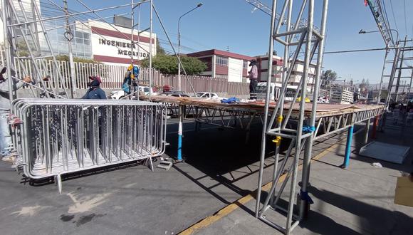 Escenario del movimiento regional 'Juntos por el Desarrollo de Arequipa' se retirará de la avenida Independencia por no contar con las autorizaciones correspondientes. (Foto: GEC)