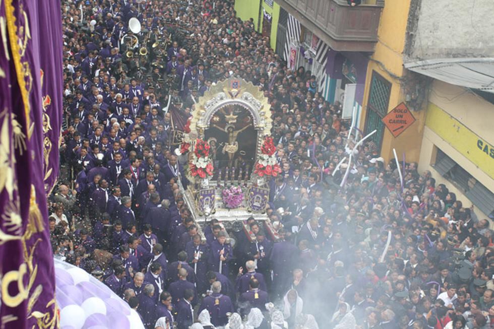 FOTOS: Fieles siguieron el recorrido del Señor de los Milagros