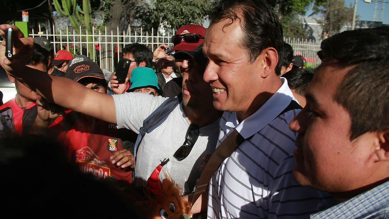 Juan Reynoso se despidió entre lágrimas de Melgar