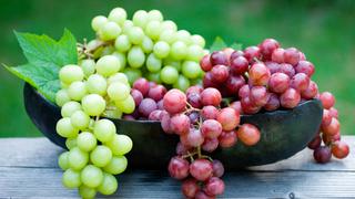 8 beneficios medicinales de comer uvas 