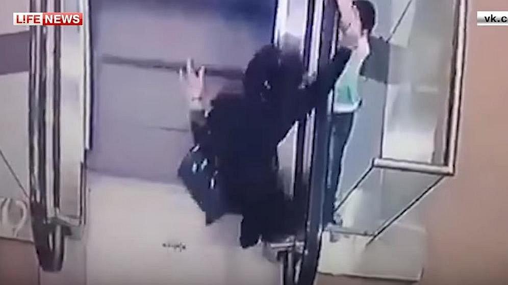 China: Niña resulta herida en nuevo accidente de escaleras mecánicas 