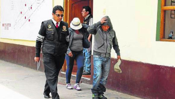 Policía detiene a dos bolivianos indocumentados que pretendían ingresar a Puno