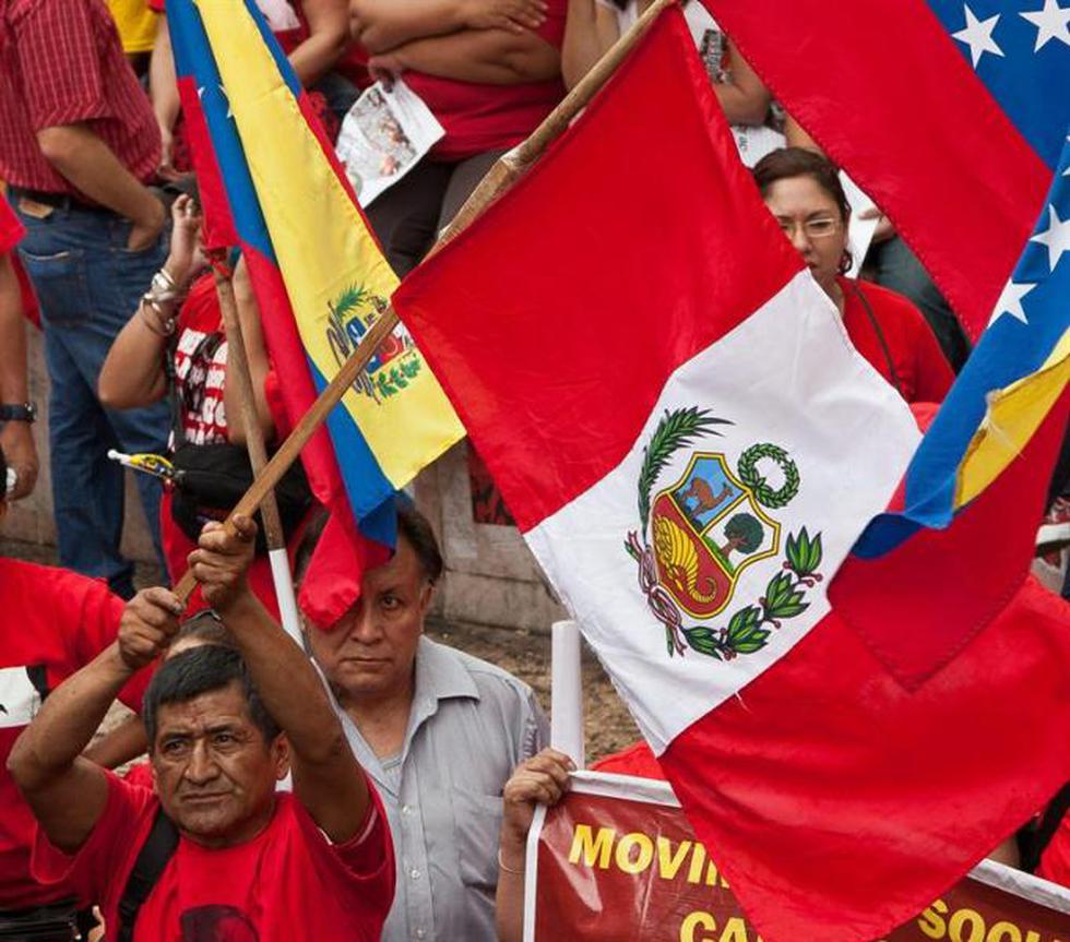 Fotos Flamean Bandera Peruana En Pleno Cierre De Campaña De Chávez Mundo Correo 2255