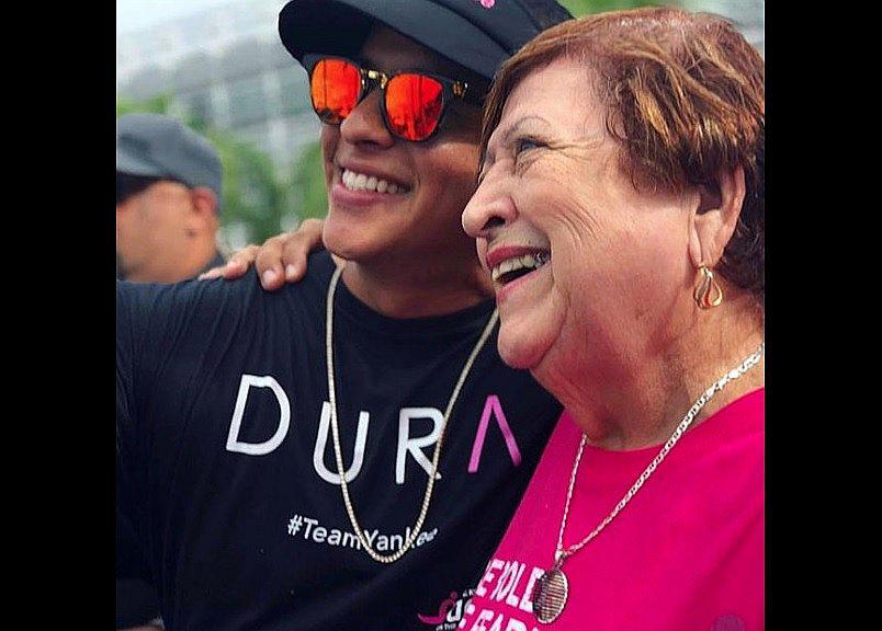 Daddy Yankee lleva mensaje de esperanza a pacientes con cáncer de seno (VIDEO)