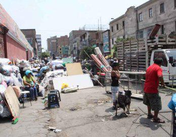 Desalojan ambulantes en el Callao