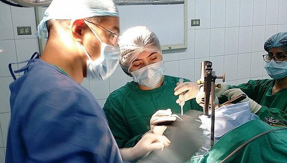 Tacna: Octogenario recupera la visión gracias a una cirugía combinada