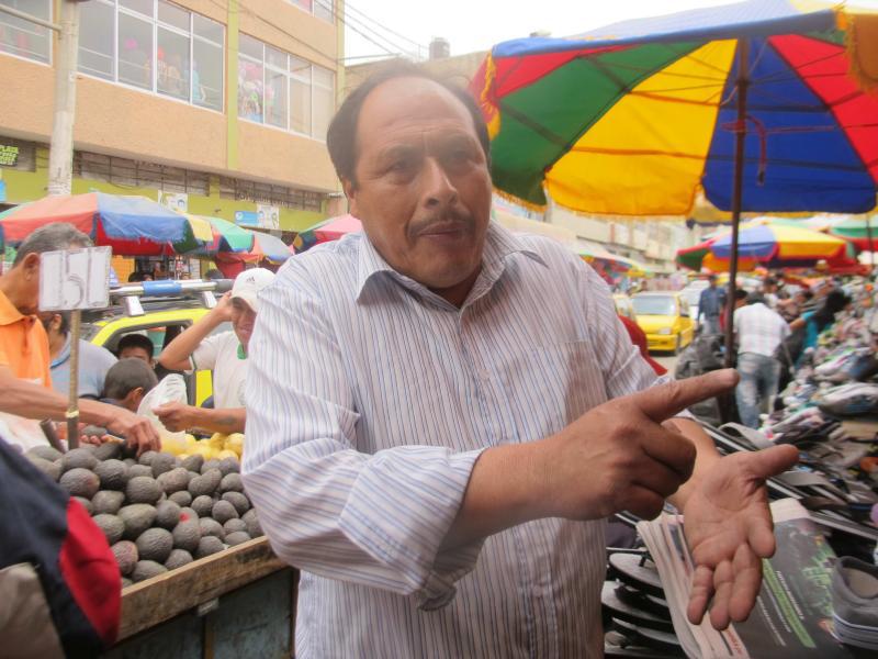 Ambulantes responsabilizan a alcalde de no solucionar caos
