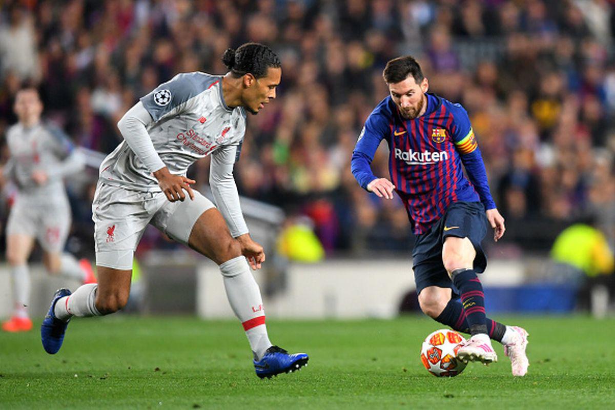 BARCELONA, SPAIN - MAY 01: Virgil van Dijk of Liverpool looks on as Lionel Messi of Barcelona controls the ball  during the UEFA Champions League Semi Final first leg match between Barcelona and Liverpool at the Nou Camp on May 01, 2019 in Barcelona, Spain. (Photo by Michael Regan/Getty Images)