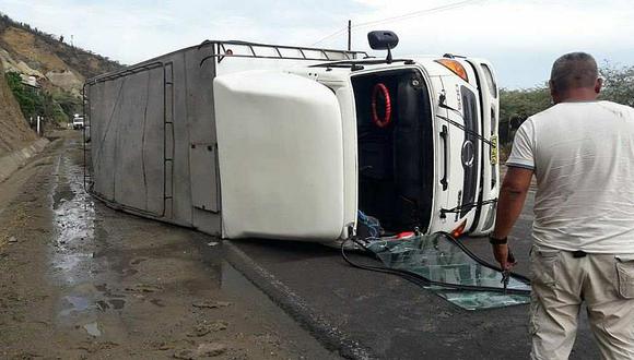Chofer se salva de morir tras despiste un camión en Zorritos 