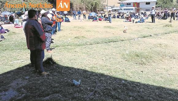 Rondas campesinas y población enardecida también retienen a empresario y trabajadores de obra de colegio de Chinchobamba, Sihuas. (Foto: ÁNCASH NOTICIAS)