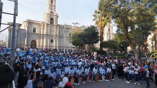Miles de personas participaron en el “Corso por la Vida y la Familia” en Arequipa