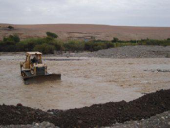 Aguas de río Sama  se pierden en el mar