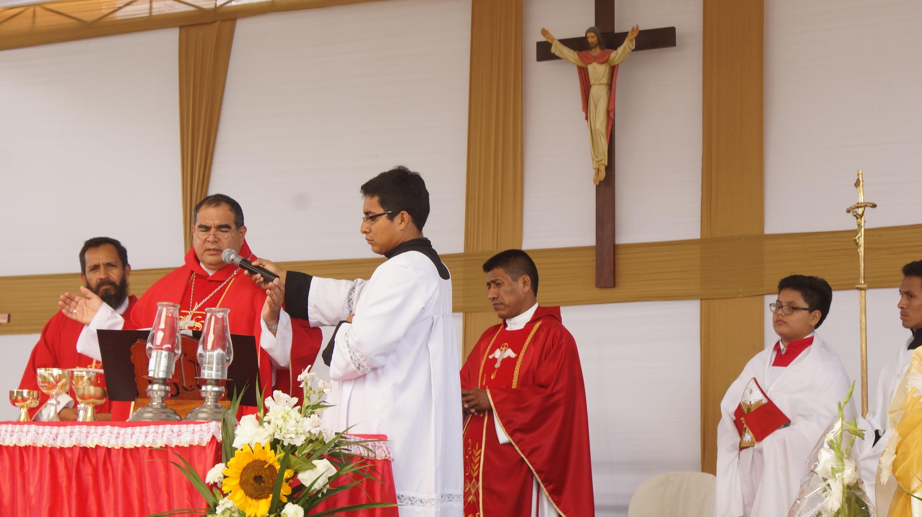 Piura: Colocan primera piedra del templo de la FAP en Talara