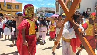 Tumbesinos viven con fervor el Vía Crucis por Semana Santa