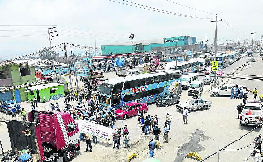 Transportistas del país acatarán paro indefinido a partir del 24 de abril