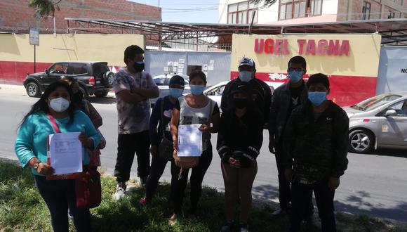 Padres quejosos de la IEE Francisco Antonio de Zela llegaron hasta la sede de la Ugel Tacna. (Foto: Archivo GEC)