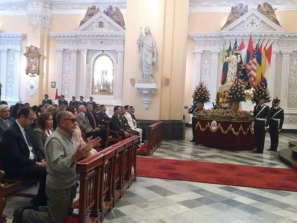 ​Policías y enfermeros rinden homenaje a Santa Rosa de Lima (FOTOS)