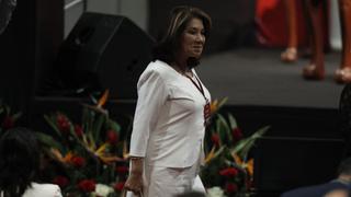 Congresista electa Martha Chávez se retiró del estrado sin tomarse foto con presidente Vizcarra (VIDEO)