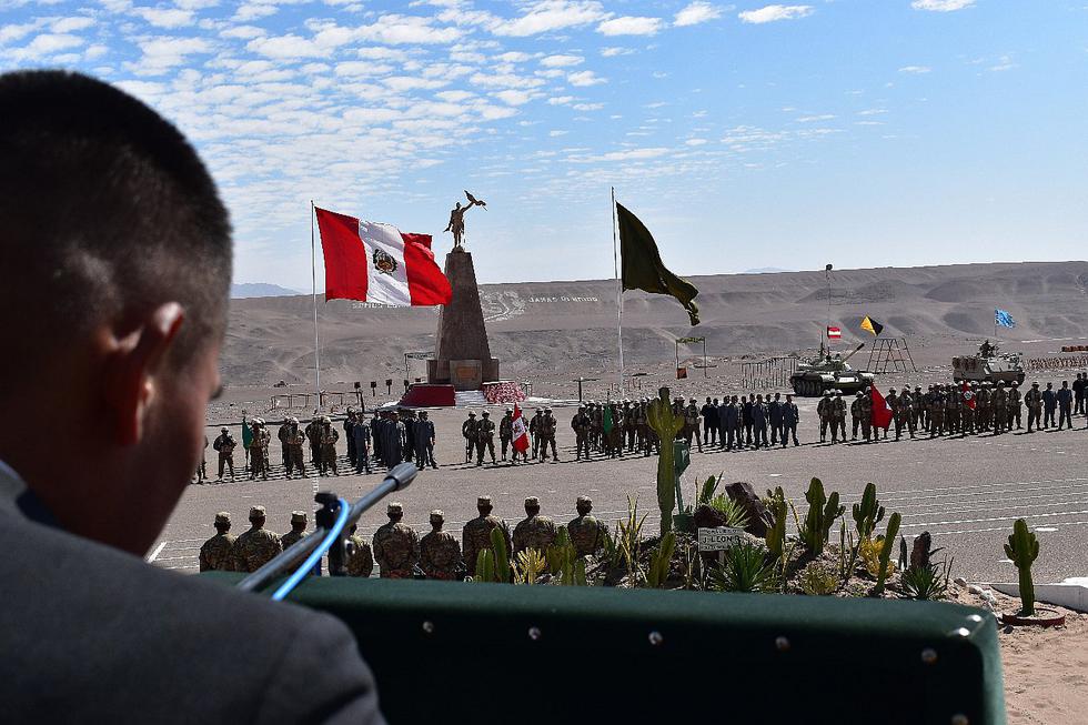 Soldados egresan de cuartel Fuerte Arica compartiendo "rancho" con sus padres y jefes del Ejército
