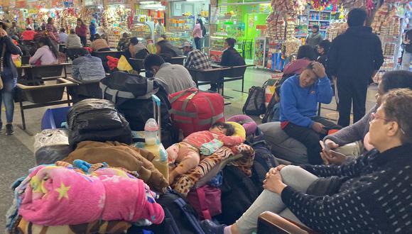 Viajero esperan venta de pasajes para el norte del país. (Foto: GEC)