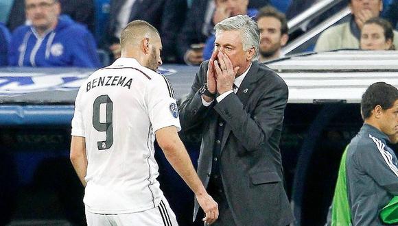 Carlo Ancelotti destacó el buen rendimiento de Karim Benzema en el equipo durante la temporada. (Foto: EFE)