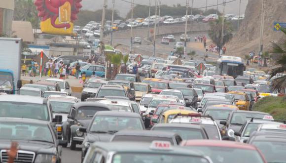 Limeños expresan malestar por congestión vehicular en Panamericana Sur