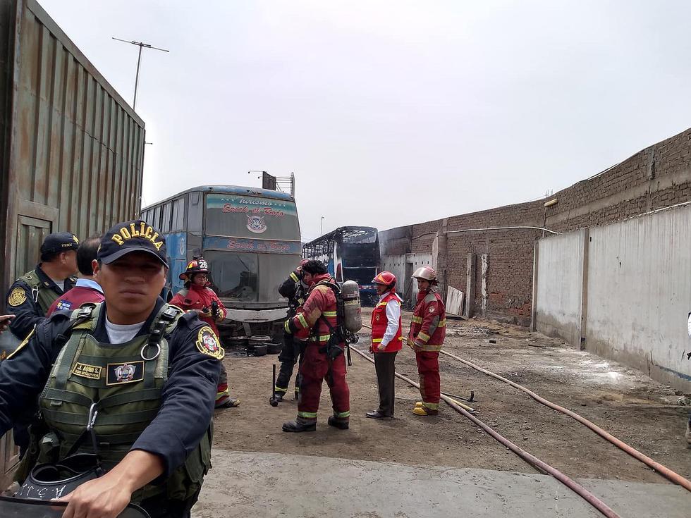 Cuatro ómnibus de la empresa Erick El Rojo arden en llamas (VIDEOS Y FOTOS) 