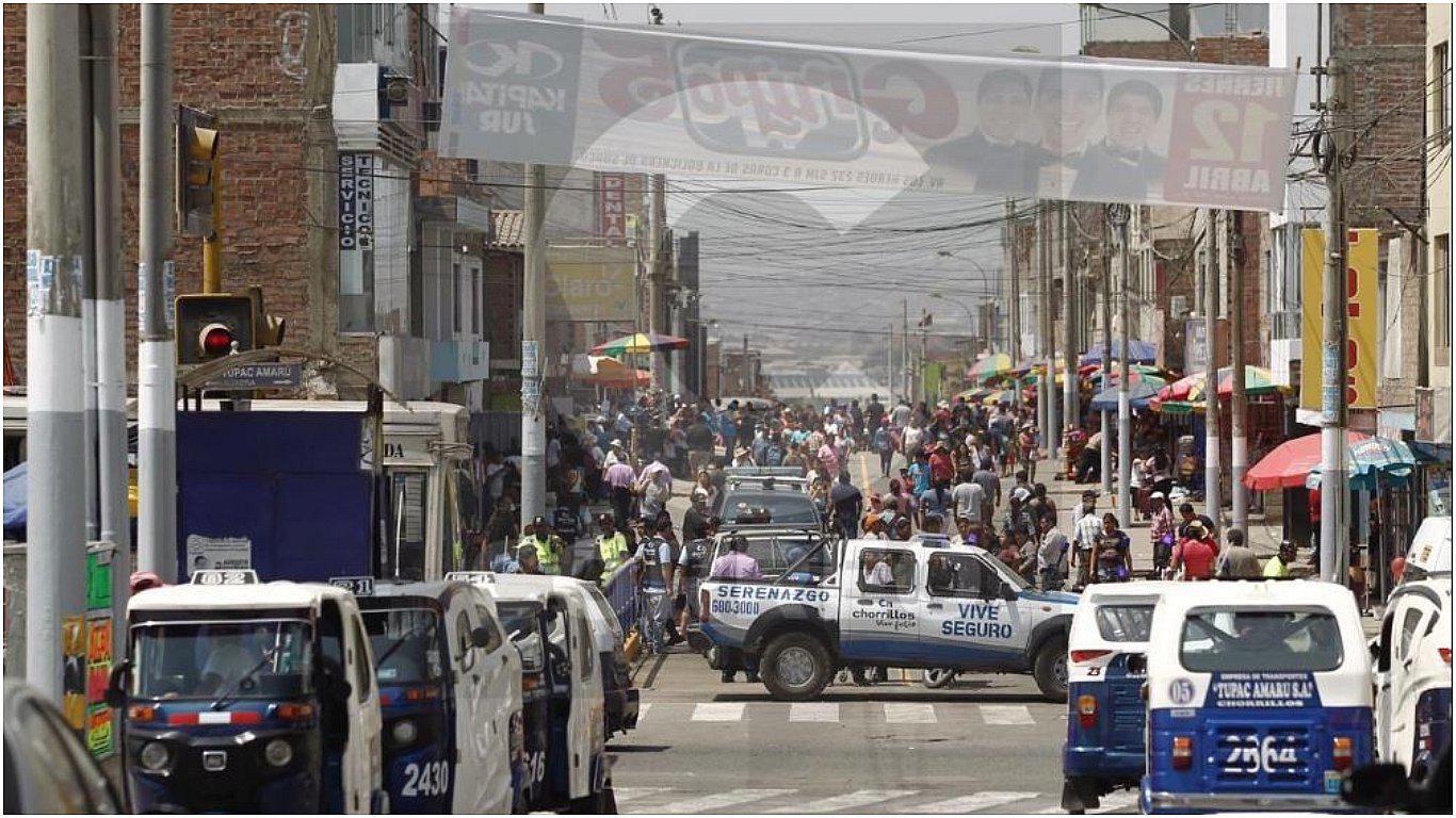Chorrillos : Ambulantes volvieron a invadir la avenida 24 De Octubre (FOTOS)