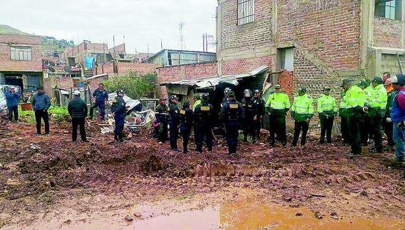 Comuna puneña demolió viviendas precarias de presuntos invasores