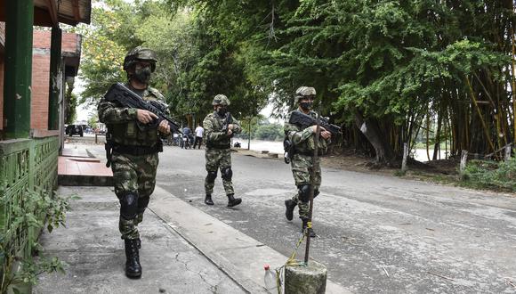 Militares patrullan frontera entre Venezuela y Colombia. La presencia militar en la zona se incrementó tras los primeros ataques. (Foto: AFP)