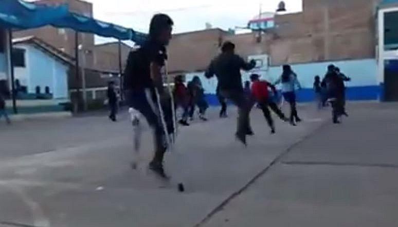 Puno: bailarín de tinkus con muleta es sensación en Facebook (VIDEO)