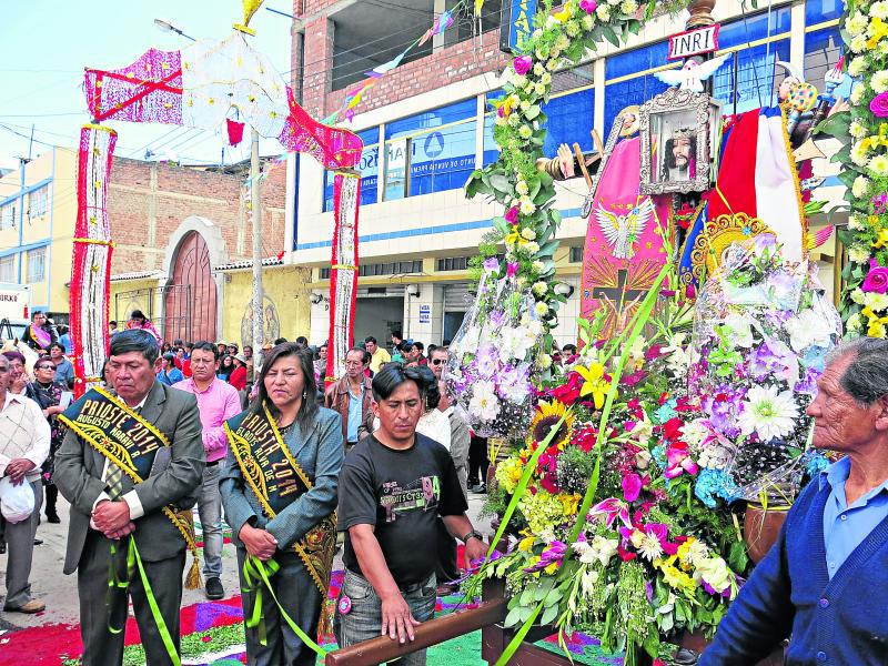 Recuerdan  a vecina en fiesta de Cruz de Chonta 