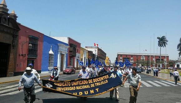 Trujillo: Docentes de UNT cumplen su noveno día de huelga nacional (VÍDEO) 