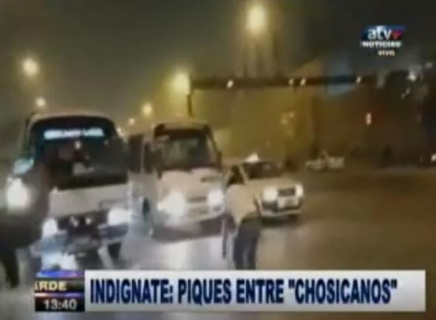 Indignante: ​Piques entre buses de 'Chosicanos' en la Carretera Central