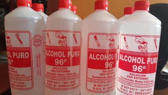 Los productos como alcohol de 96°, 70° con el rótulo de la empresa Alkofarma se ofertaban en Facebook mediante un perfil a nombre de Jorge Pacheco Rojas, quien falleció en octubre del 2019 (Foto: cortesía)