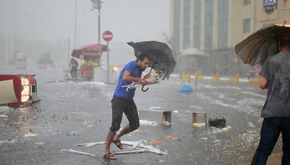 Youtube: Intensa tormenta de granizo remece Estambul 